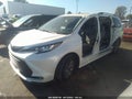2021 Toyota Sienna — photo 2 of 11 | VIN 5TDJRKEC2MS055559