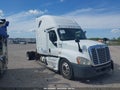 Photo 2 of 20 — 2010 Freightliner Cascadia 125