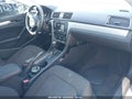2017 Volkswagen Passat — photo 5 of 16 | VIN 1VWAT7A35HC070565