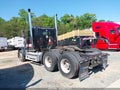 2000 Freightliner Conventional — photo 3 of 15 | VIN 1FUPCSZB5YDB88519
