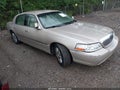 Photo 1 of 11 — 2005 Lincoln Town Car
