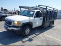 2004 GMC Sierra — photo 2 of 15 | VIN 1GDJC342X4E399142