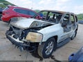 2005 GMC Envoy — photo 2 of 10 | VIN 1GKDT13S552272703