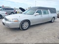 Photo 2 of 12 — 2006 Lincoln Town Car