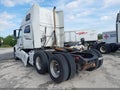 Photo 3 of 22 — 2019 Volvo VNL