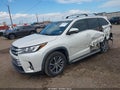 Photo 2 of 16 — 2017 Toyota Highlander
