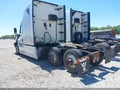 Photo 3 of 17 — 2016 Freightliner Cascadia 125
