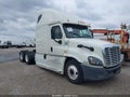 Photo 1 of 16 — 2016 Freightliner Cascadia 125