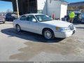 Photo 1 of 11 — 1998 Lincoln Town Car