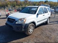 Photo 2 of 16 — 2005 Honda CR-V