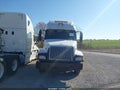 2000 Volvo VN — photo 12 of 17 | VIN 4V4ND4JH5YN250018