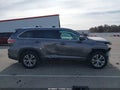Photo 14 of 17 — 2015 Toyota Highlander