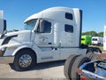 Photo 15 of 16 — 2018 Volvo VNL