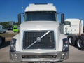 Photo 11 of 16 — 2018 Volvo VNL