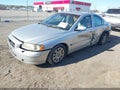 2005 Volvo S60 — photo 2 of 15 | VIN YV1RS612X52457487