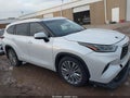 Photo 14 of 18 — 2023 Toyota Highlander