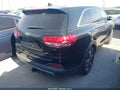 2017 Kia Sorento — photo 4 of 16 | VIN 5XYPH4A57HG277131