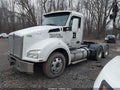 Photo 2 of 14 — 2021 Kenworth T880
