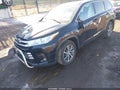 Photo 2 of 16 — 2017 Toyota Highlander