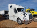 2006 Volvo VN — photo 1 of 11 | VIN 4V4NC9GH06N444119