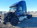 Photo 2 of 16 — 2015 Freightliner Cascadia 125