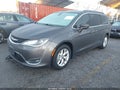 2018 Chrysler Pacifica — photo 2 of 19 | VIN 2C4RC1FG0JR126150