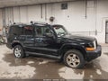 Photo 13 of 16 — 2006 Jeep Commander