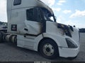 Photo 1 of 10 — 2016 Volvo VN