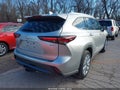 Photo 4 of 17 — 2025 Toyota Highlander Hybrid