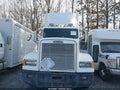 2000 Freightliner Conventional — photo 12 of 15 | VIN 1FUYDMDB7YPF86964