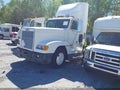 2000 Freightliner Conventional — photo 2 of 15 | VIN 1FUYDMDB7YPF86964