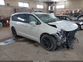 2022 Chrysler Pacifica — photo 1 of 17 | VIN 2C4RC1FG2NR185397