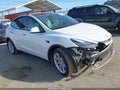 2022 Tesla Model Y — photo 1 of 19 | VIN 7SAYGDEE5NF506185