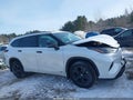 Photo 13 of 16 — 2025 Toyota Highlander Hybrid