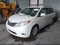 Photo 2 of 17 — 2017 Toyota Sienna