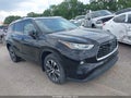 Photo 1 of 17 — 2020 Toyota Highlander