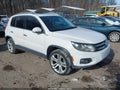 2012 Volkswagen Tiguan — photo 1 of 16 | VIN WVGBV7AX2CW568116
