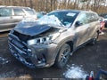 Photo 2 of 17 — 2018 Toyota Highlander