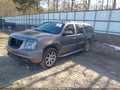 2011 GMC Yukon XL — photo 2 of 18 | VIN 1GKS2MEFXBR289379