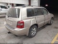Photo 4 of 16 — 2004 Toyota Highlander