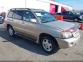 Photo 1 of 17 — 2004 Toyota Highlander