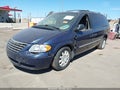 2005 Chrysler Town & Country — photo 2 of 16 | VIN 2C4GP54L45R252326