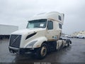 Photo 17 of 23 — 2022 Volvo VNL