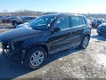 2017 Volkswagen Tiguan — photo 2 of 17 | VIN WVGBV7AX5HK001963