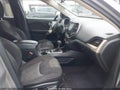 Photo 5 of 16 — 2018 Jeep Cherokee