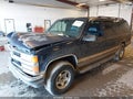 1999 Chevrolet Suburban 1500 — photo 2 of 16 | VIN 1GNFK16R3XJ434456