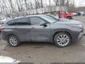 Photo 13 of 16 — 2022 Toyota Highlander