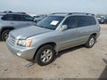 Photo 2 of 11 — 2001 Toyota Highlander