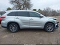 Photo 14 of 19 — 2017 Toyota Highlander