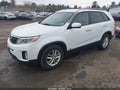 2015 Kia Sorento — photo 2 of 11 | VIN 5XYKTDA66FG605704